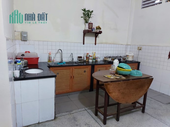 Bán nhà MT Trần Quý Cáp DT 9x35m. Nhà chưa qua đầu tư, vỉa hè 4m
