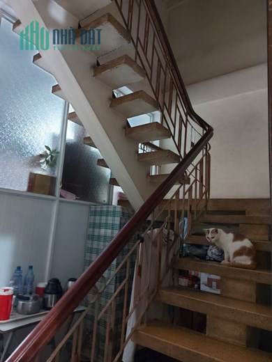 Bán nhà MT Trần Quý Cáp DT 9x35m. Nhà chưa qua đầu tư, vỉa hè 4m