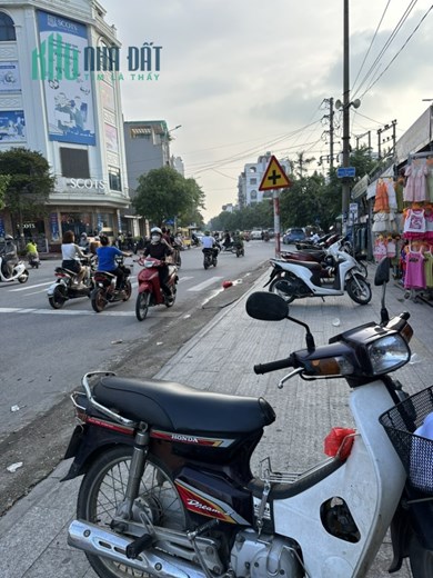 CẦN SANG NHƯỢNG LẠI CỬA HÀNG QUẦN ÁO NAM