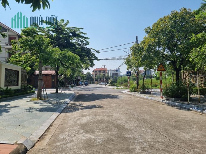 Chính chủ cần chuyển nhượng 02 lô đất biệt thự siêu đẹp tại KĐT CỘT 5-8 mở rộng giá rất tốt.