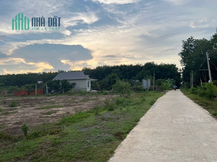 Bác Quyên đang cần tiền bán miếng đất thổ cư giá 291 triệu