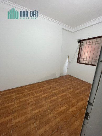 Bán nhà đẹp ở ngay Hào Nam 35m2 x 5T, MT4m, nhỉnh 4 tỷ, gần phố, ngõ nông