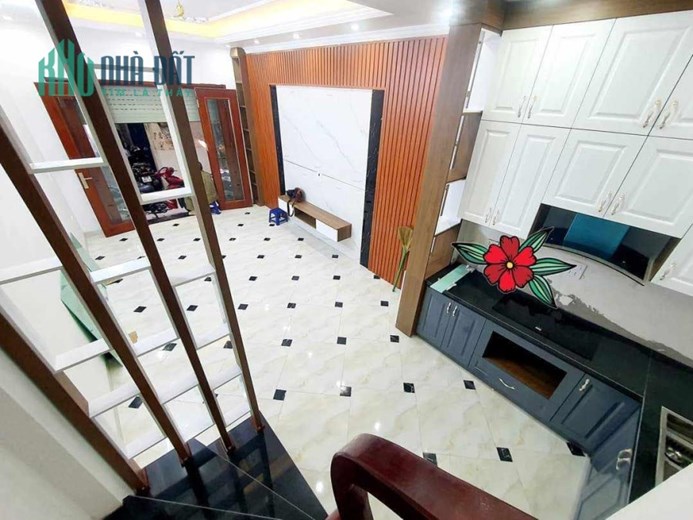 Bán nhà Mai Hương - Bạch Mai 33m, 5 tầng, xây mới, gần nhiều trường Đh, tiện ích vô số.