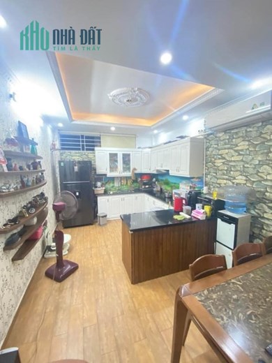 82m 5 Tầng Mặt Tiền 4.4m Nhỉnh 8 Tỷ Phố Dương Quảng Hàm Cầu Giấy. Vài Bước Ra Ô Tô Tránh. Khu Vực