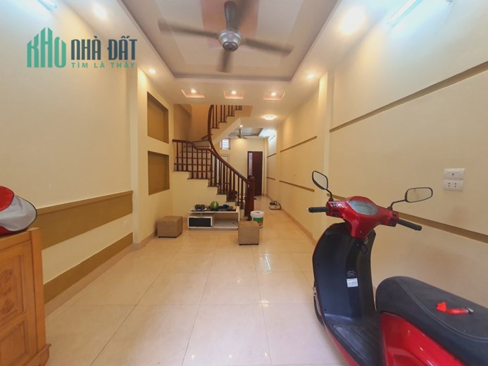 BÁN GẤP BẠCH MAI, DÂY XÂY, GẦN PHỐ, DIỆN TÍCH RỘNG, NHÀ ĐẸP Ở LUÔN 50m x 5T, NHỈNH 4 TỶ 0901753139