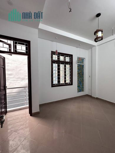 Bán nhà Nguyễn Ngọc Vũ 40mx4 tầng-Dân xây- gần ô tô-cách phố 50m giá đầu tư