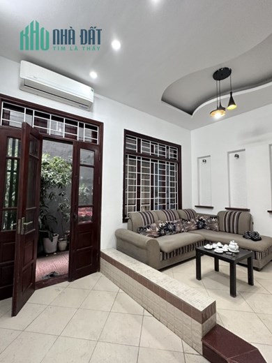 Bán nhà Nguyễn Ngọc Vũ 40mx4 tầng-Dân xây- gần ô tô-cách phố 50m giá đầu tư