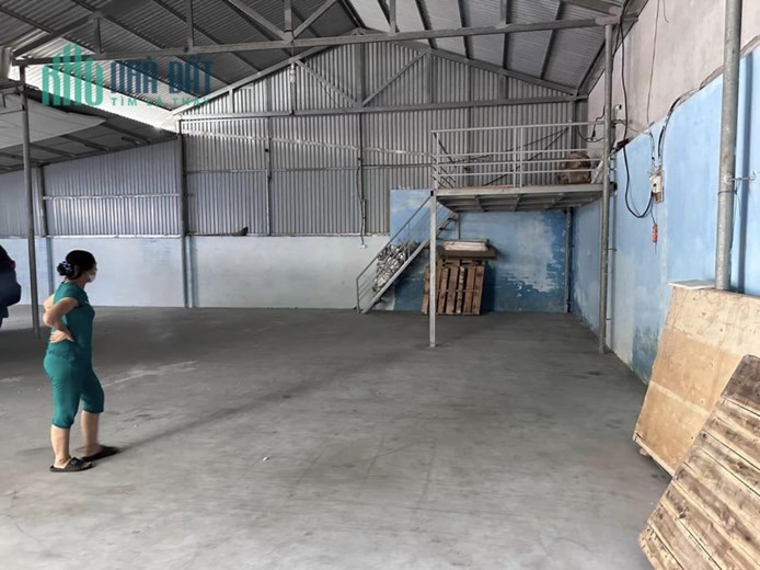 CHO THUÊ KHO XƯỞNG NGỌC HỒI 250M2, 16 TRIỆU/THÁNG, Ô TÔ 10 TẤN VÀO TẬN KHO