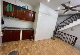 Chính chủ cho thuê nhà mặt phố Đại La  30m, 5 tầng, mt 4.2m. 17 triệu/1 tháng