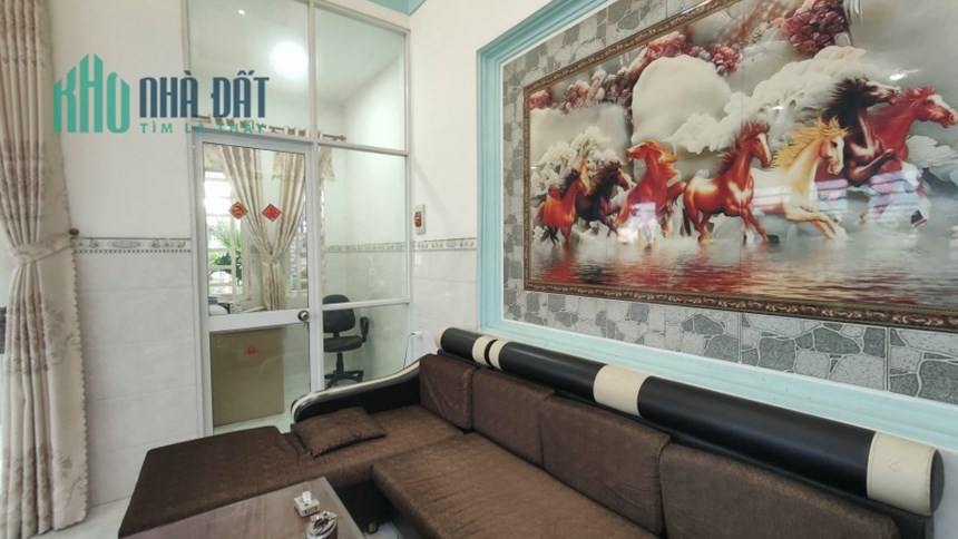 ích lợi tất cả - Nhà lầu 2 trước mặt sát chợ, trường học Tây Ninh.