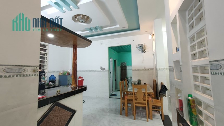 ích lợi tất cả - Nhà lầu 2 trước mặt sát chợ, trường học Tây Ninh.