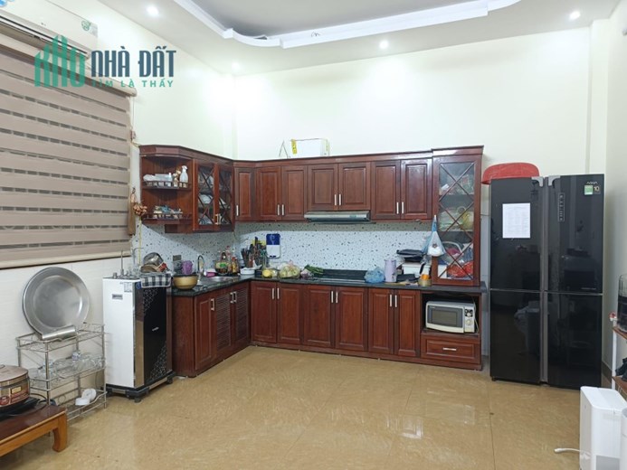 Tôi bán căn nhà nằm ở ngõ Lê Lợi ô tô tránh gần chợ Hà Đông diện tích 58m² nhà 4 tầng giá 6 tỷ.