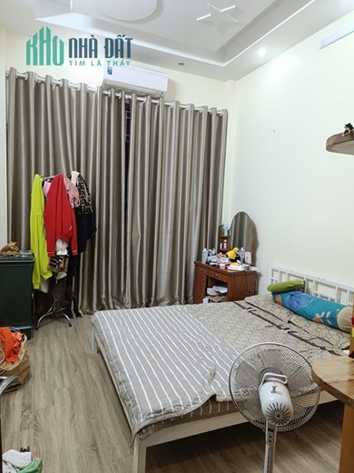 Tôi bán căn nhà nằm ở ngõ Lê Lợi ô tô tránh gần chợ Hà Đông diện tích 58m² nhà 4 tầng giá 6 tỷ.