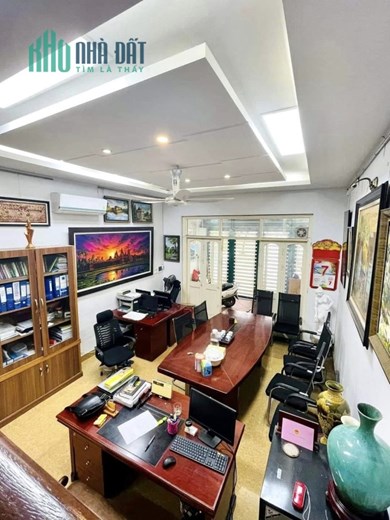 Bán nhà ngõ 140 Nguyễn Xiển 60m x 4 tầng, mt: 4.6m

Giá chào: 11 tỷ thương lượng