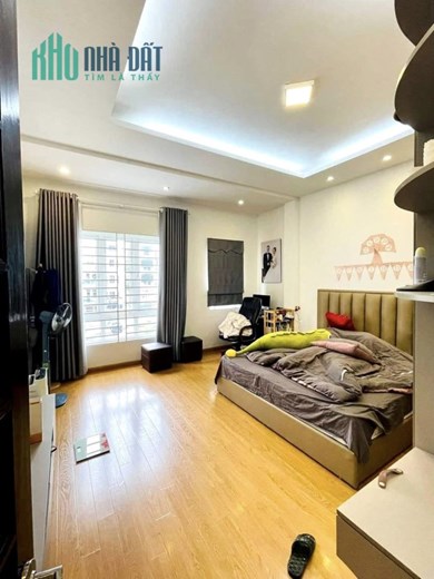 Bán nhà ngõ 140 Nguyễn Xiển 60m x 4 tầng, mt: 4.6m

Giá chào: 11 tỷ thương lượng