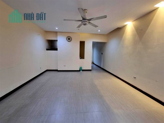 Bán nhà phố Nghĩa Tân, Cầu Giấy, 60m2, 4 tầng, gara ô tô, ô chờ thang máy, giá 15 tỷ.