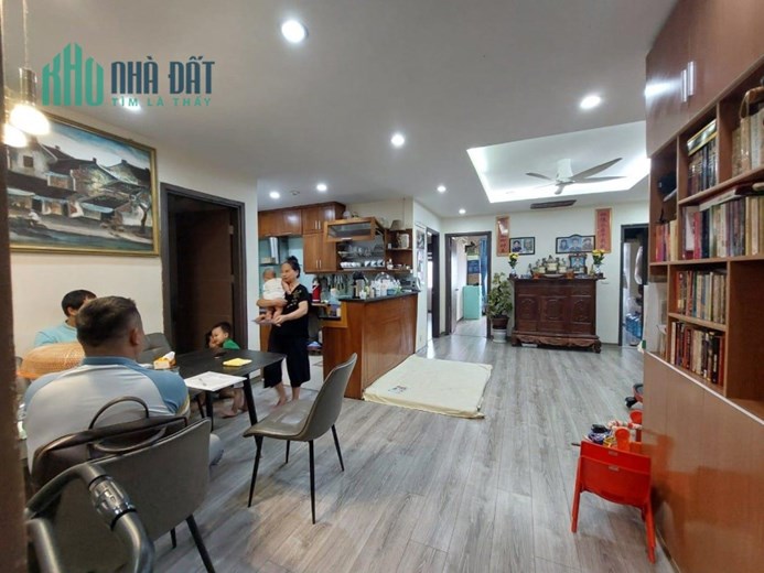 Cô chú nhờ bán căn hộ 3 ngủ Chung cư Rainbow Văn Quán 103m2 giá 4 tỷ
