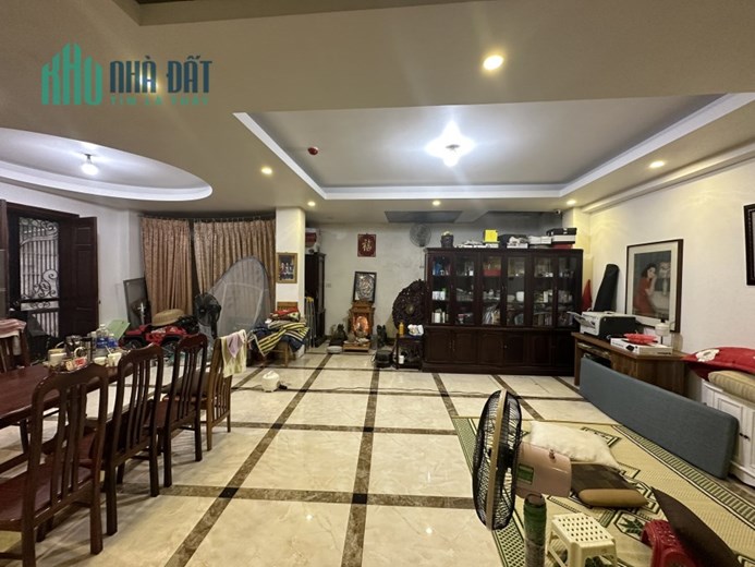 BÁN BIỆT THỰ SÂN VƯỜN KIM MÃ, Ô TÔ, TẶNG NỘI THẤT, 115M2 4T, GIÁ 20.5 TỶ
