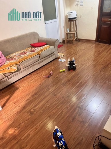 Bán gấp nhà Tầng Thấp tập thể Đường Sắt Mặt Phố Ngọc Khánh, Dt 80m2, Ba Đình