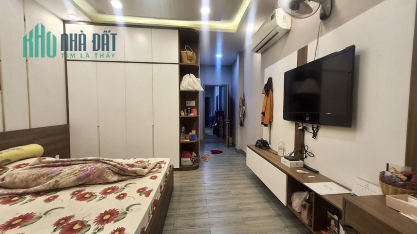 Bán Nhà Chính Chủ Hòa Bình Quận Tân Phú 4Mx19.5M 3Tầng 5PN Nhỉnh 7TỶ.