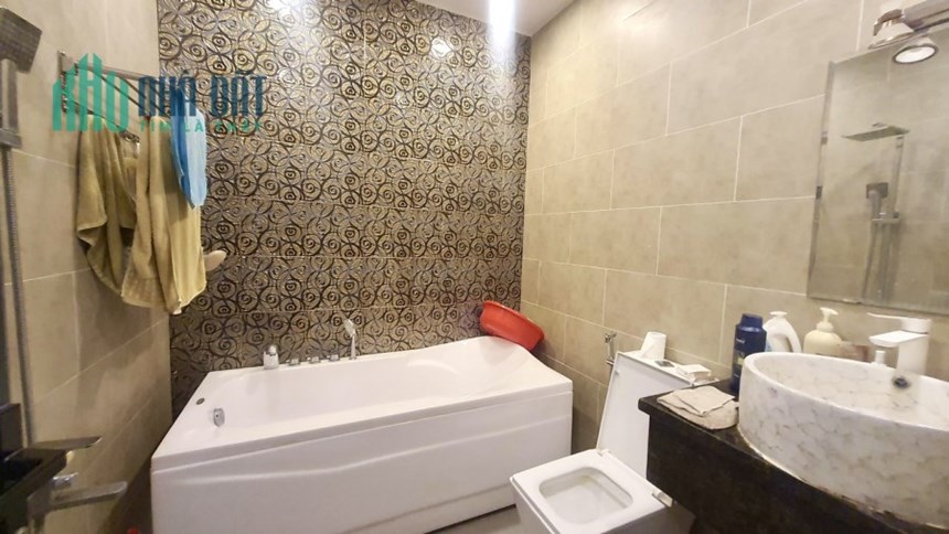Bán Nhà Chính Chủ Hòa Bình Quận Tân Phú 4Mx19.5M 3Tầng 5PN Nhỉnh 7TỶ.