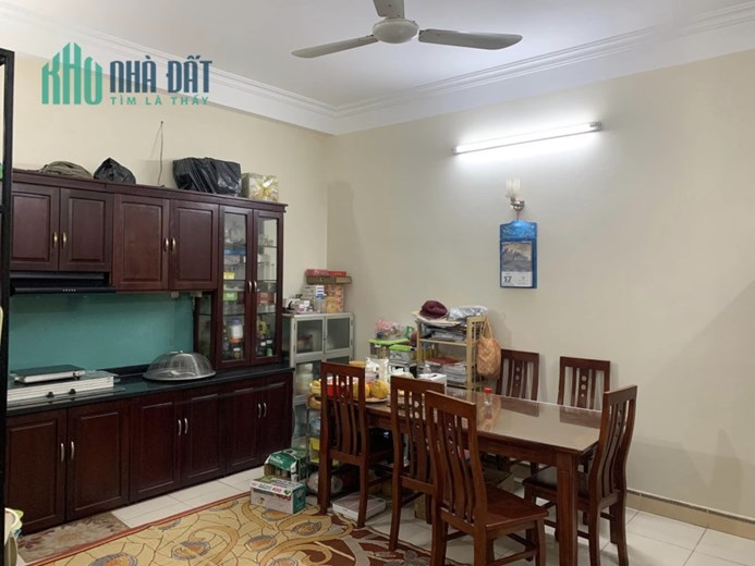 93m Mặt Tiền 4.5m Nhỉnh 9 Tỷ Trung Tâm Quận Cầu Giấy. Ô Tô Đỗ Cửa Nhà Chủ Xây Khung Cột Chắc Chắn.