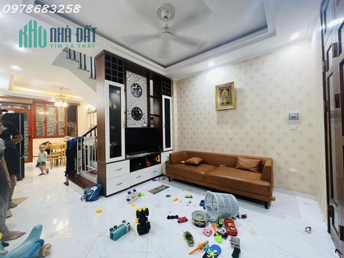 Nhà đẹp Thịnh Liệt, DT 46m2, 5 tầng, mặt tiền 4m, giá nhỉnh 4 tỉ (có TL)