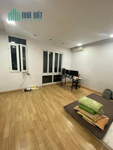 75m 5 Tầng Mặt Tiền 4.2m Phố Nguyễn Ngọc Vũ Phân Lô Kinh Doanh Sầm Uất Ngày Đêm.Vỉa Hè Đá Bóng. Vị