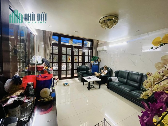 VÕ VĂN TẦN - ĐOẠN HAI CHIỀU QUẬN 3- 7 TẦNG - CÁCH MẶT TIỀN 30M- CHỦ VỪA Ở VỪA KINH DOANH.