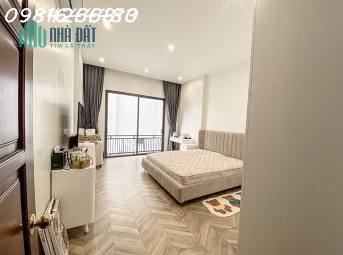 Bán tòa chung cư cao cấp Phố Phạm Văn Đồng 65m2 6tầng thang máy 10.7 tỷ