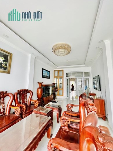 Bán gấp nhà Hẻm xe hơi Tô Hiệu 84 m2 6 tầng, thang máy chỉ 11.5 tỷ.