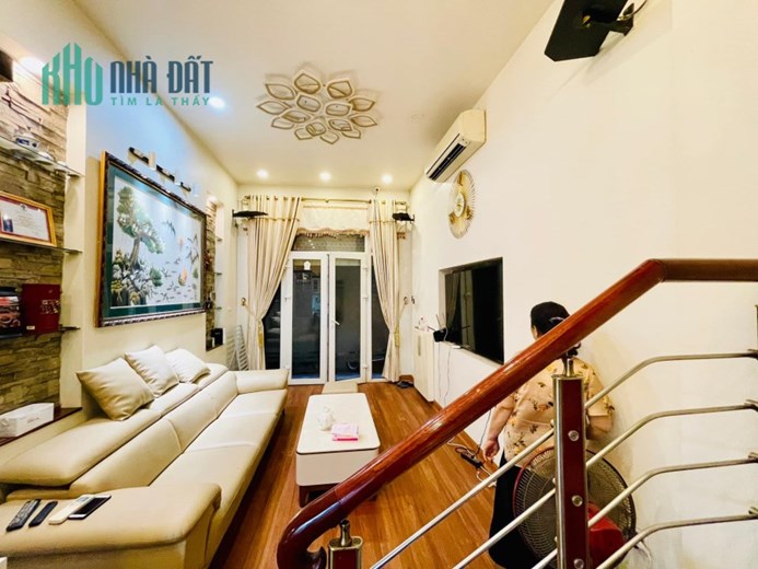 NHÀ DÂN XÂY 7 TẦNG FUN NỘI THẤT GẦN PHỐ 33M2 MẶT TIỀN 3.8M 5.5 TỶ VÂN HỒ