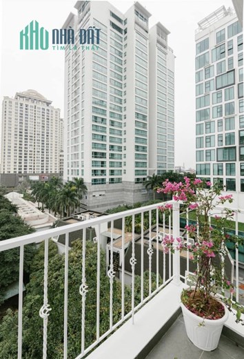 Bán toà căn hộ Vip quận Tây Hồ, View hồ, 156m2, 8T, chỉ 26 tỷ.