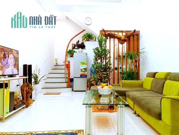 SIÊU RẺ NHÀ HÀO NAM, ĐỐNG ĐA NGÕ TO, Ô TÔ TRÁNH 20M, DT RỘNG 4 NGỦ HƠN 2 TỶ
