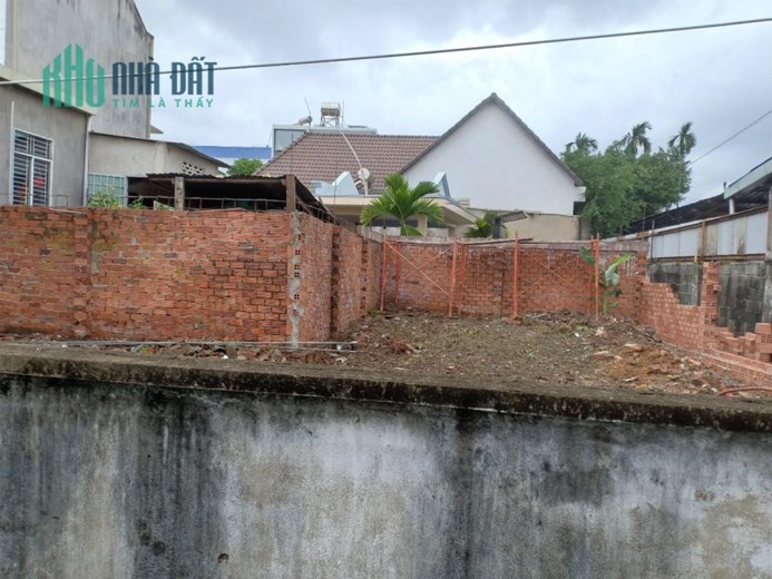 Bán lô đất 120m2, gần xa lộ Hà Nội, giá chỉ 3,9 tỷ.