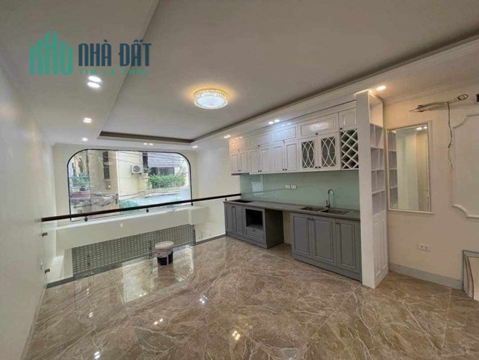 NHÀ ĐẸP  NGUYỄN SƠN - ÔTÔ TRÁNH,  7 TẦNG THANG MÁY, KINH DOANH – NỘI THẤT XỊN