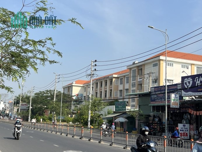Nhà Mặt tiền kinh doanh, DT 8.2x33, Tô Ký Hóc Môn