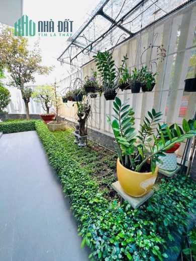Cho thuê biệt thự vườn góc 2 MT 16m ở Phước Long