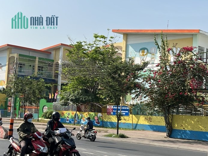 Nhà Mặt tiền kinh doanh, DT 8.2x33, Tô Ký Hóc Môn