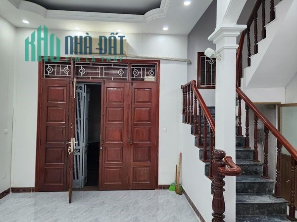 Cho thuê nhà phố Trần Quốc Toản, 35m2 x 5 tầng , giá 17tr