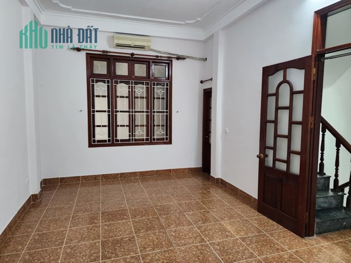 Cho thuê nhà phố Trần Quốc Toản, 35m2 x 5 tầng , giá 17tr