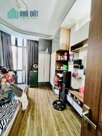 Bán Nhà Cách Mạng Tháng 8, Tân Bình, 60m2, 4 Tầng Mới, Nội Thất Cao Cấp, Nhỉnh 10 Tỷ TL.