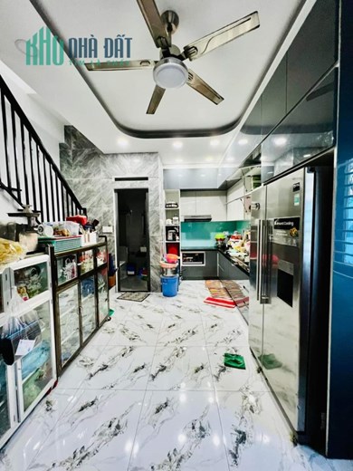 Bán Nhà Cách Mạng Tháng 8, Tân Bình, 60m2, 4 Tầng Mới, Nội Thất Cao Cấp, Nhỉnh 10 Tỷ TL.