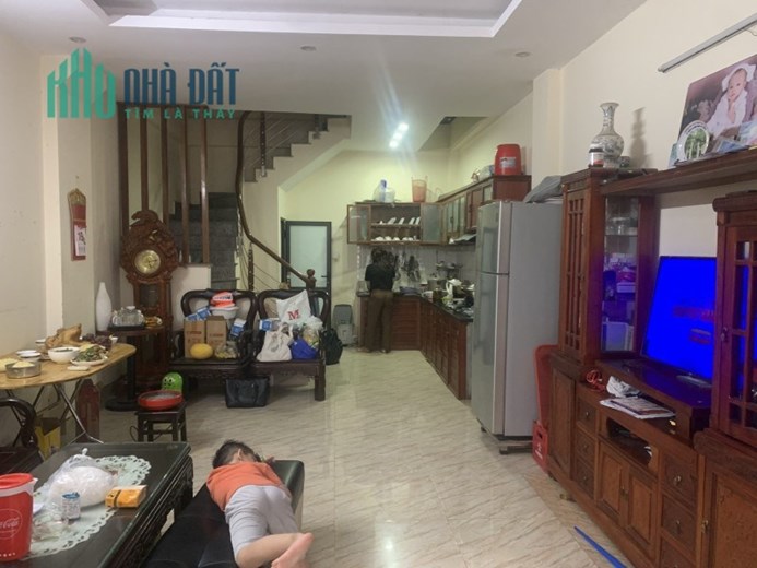 NHÀ ĐẸP NGỌC THỤY, LÔ GÓC THOÁNG SÁNG QUANH NĂM, GẦN HỒ, Ở SANG