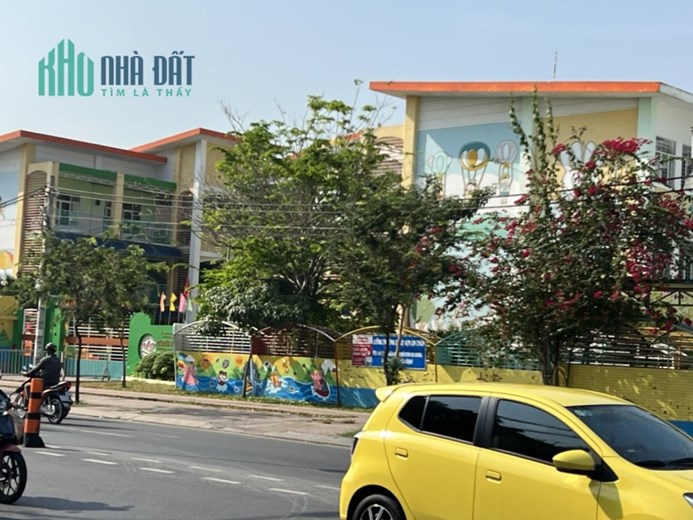 Nhà Mặt tiền kinh doanh, DT 8.2x33, Tô Ký Hóc Môn