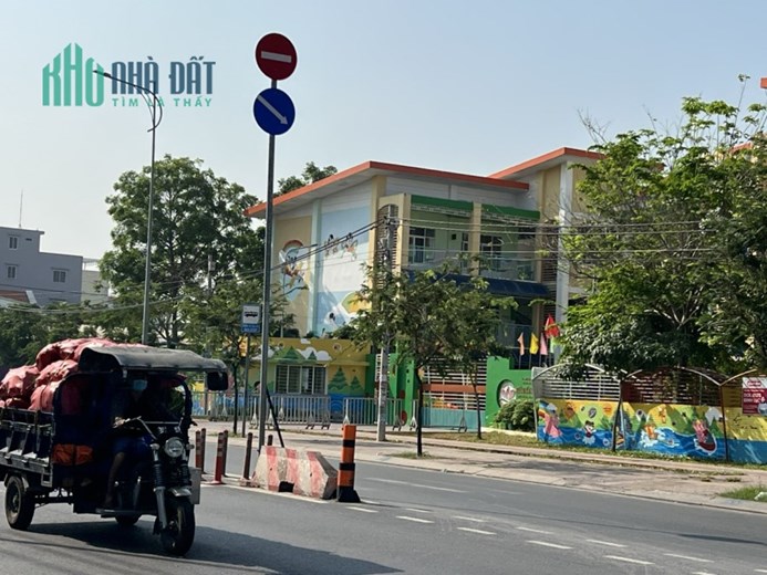 Nhà Mặt tiền kinh doanh, DT 8.2x33, Tô Ký Hóc Môn