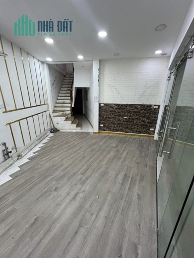Cho thuê nhà MP Tam Khương , 30m2 x 4 tầng , MT 5,5 m , giá 25tr
