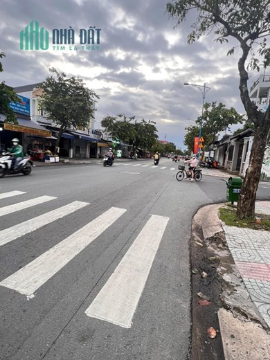 Bán nhà Biệt thự, Mặt tiền Đường Tân Hiệp - Chợ Hóc Môn, 1150m2 (25x46m), giá 20 tỷ.