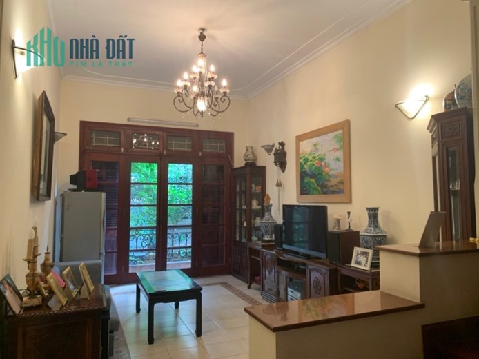 Bán nhà phân lô Đầm Trấu, HBT 56m x 4PN, lô góc, ô tô, KD, giá 14 tỷ. LH: 036605136