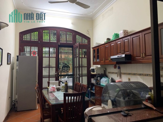 Bán nhà phân lô Đầm Trấu, HBT 56m x 4PN, lô góc, ô tô, KD, giá 14 tỷ. LH: 036605136